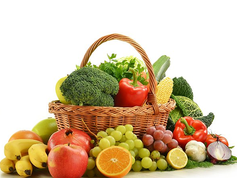 Cesta com frutas e verduras